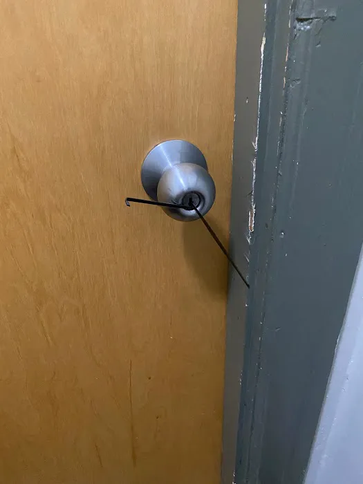 KeyMe Locksmiths Picture 1