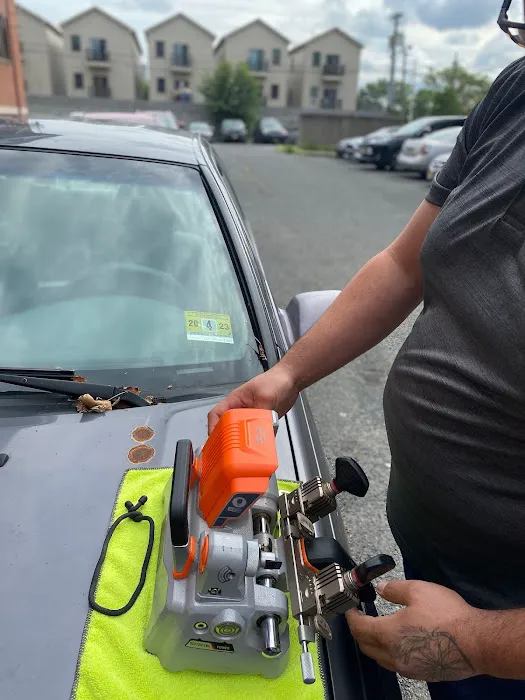 KeyMe Locksmiths Picture 6