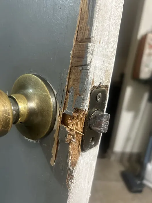 KeyMe Locksmiths Picture 2