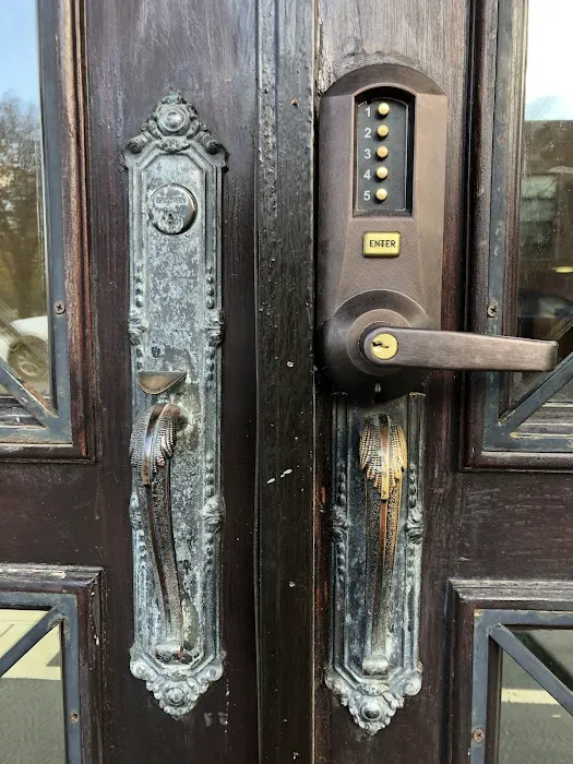 Fine Lock and Key Picture 4