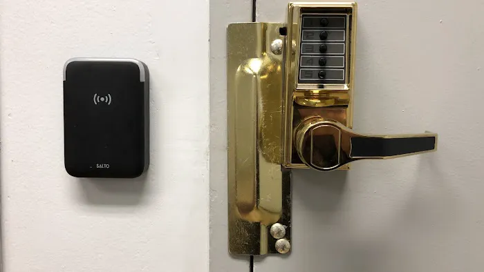 Fine Lock and Key Picture 7