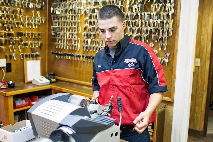 The Flying Locksmiths Chicago Suburbs Picture 7