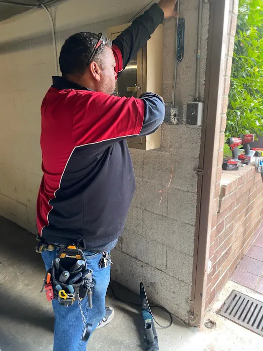 The Flying Locksmiths Chicago Suburbs Picture 2