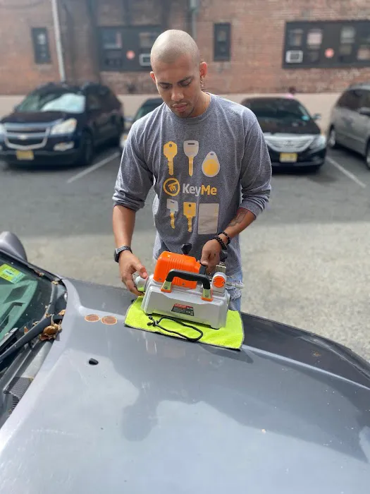 KeyMe Locksmiths Picture 1