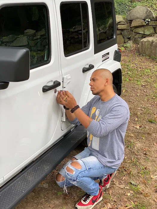 KeyMe Locksmiths Picture 4