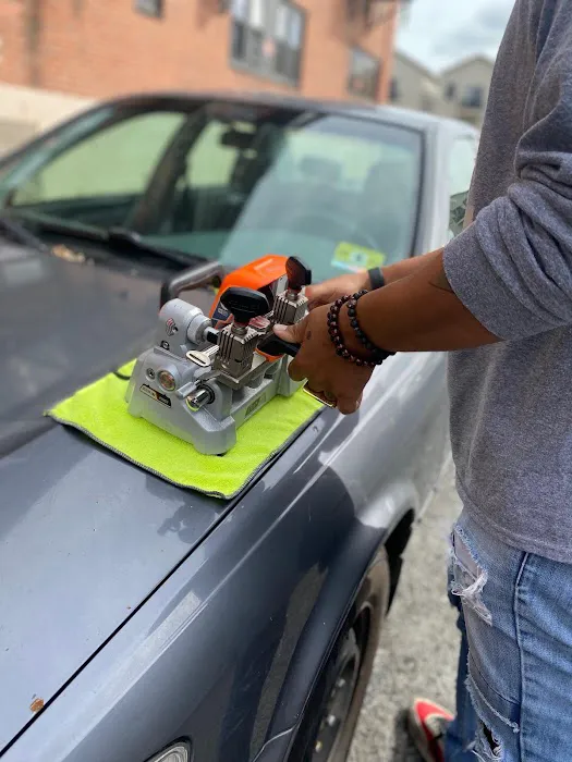 KeyMe Locksmiths Picture 5