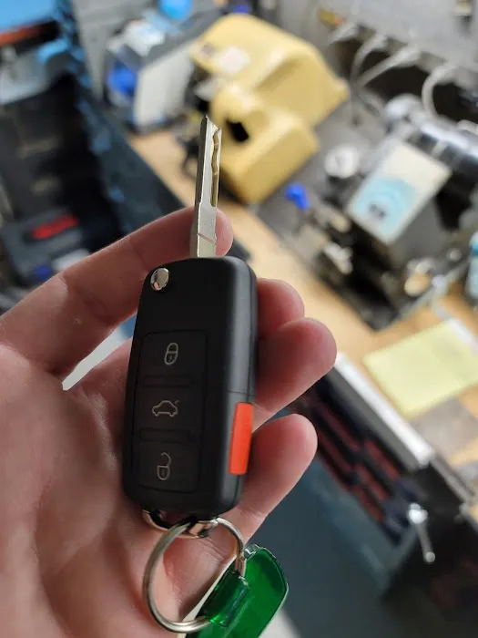 George The Locksmith Picture 4