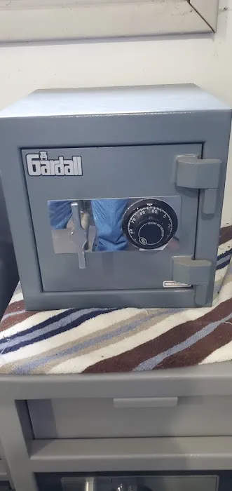 Anthonys Safe and Lock Picture 2