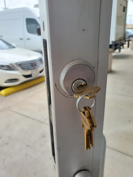 KeyMe Locksmiths Picture 2