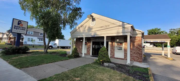 Boston Square Lock & Key Picture 4