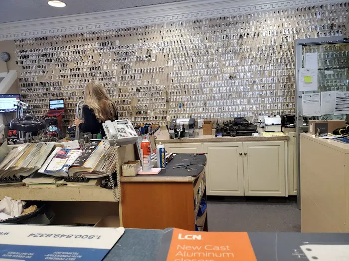 Boston Square Lock & Key Picture 2