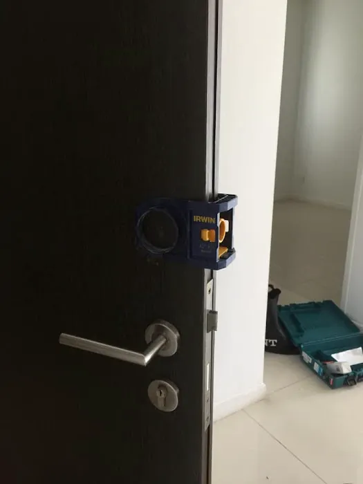 Locksmith R US Picture 2