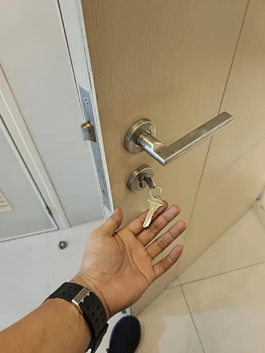 Locksmith R US Picture 9