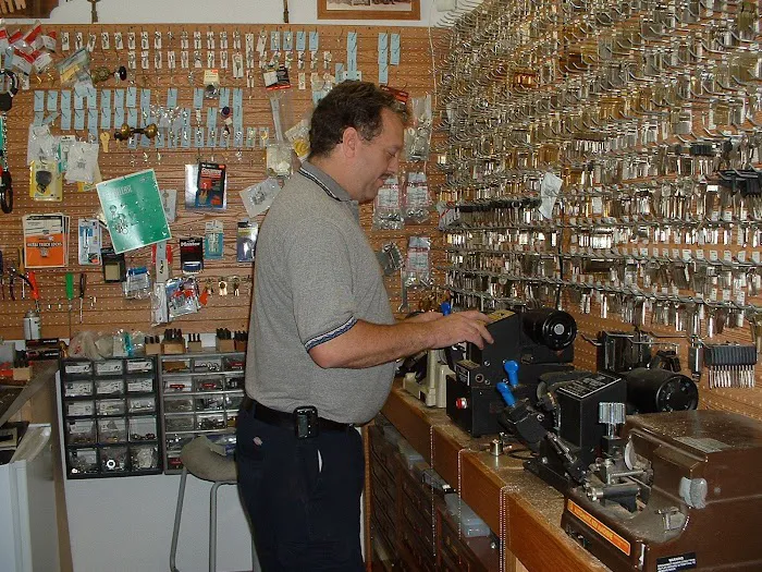 Russell's Locksmith Picture 9