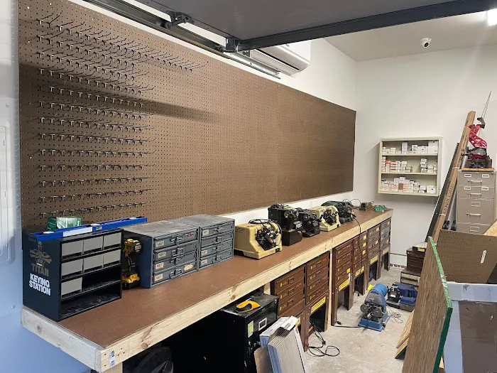 Russell's Locksmith Picture 3