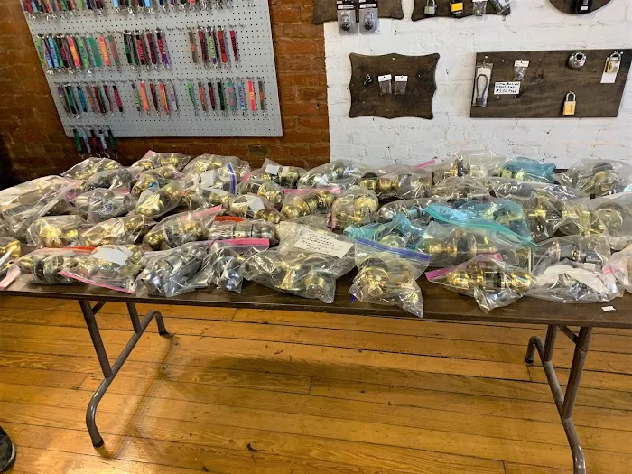 Lee's Locksmith Service Picture 3