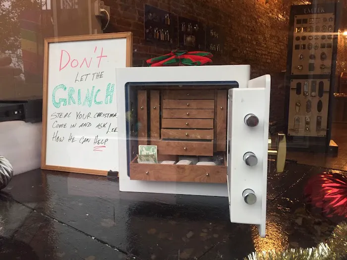 Lee's Locksmith Service Picture 1