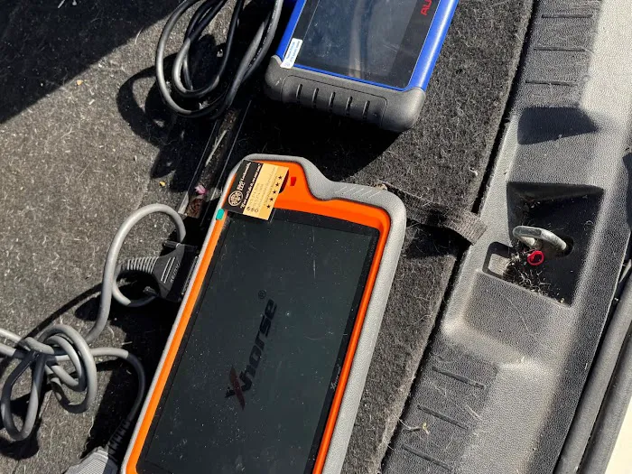 K&G Locksmith Picture 2