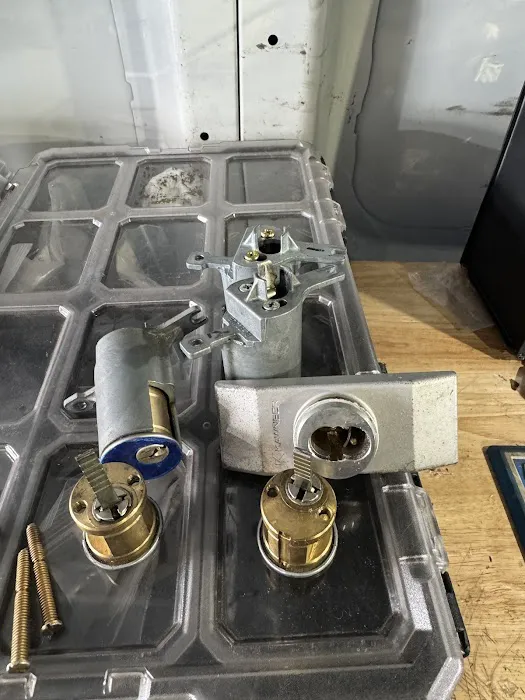 K&G Locksmith Picture 9