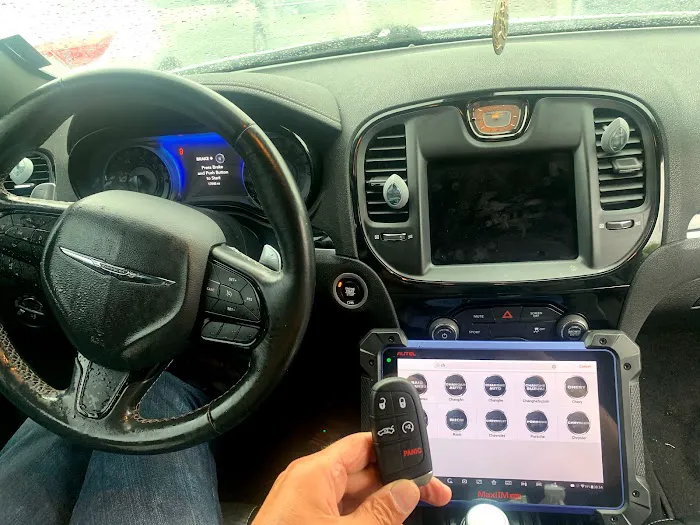 COLUMBUS LOCKSMITH & GARAGE LLC Picture 6