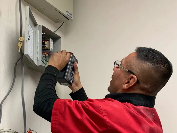 The Flying Locksmiths Picture 9