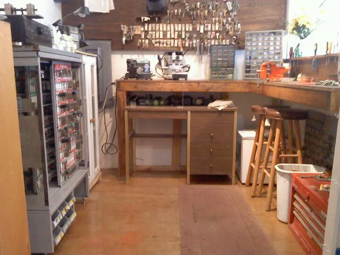 Economy Lock & Key Picture 2