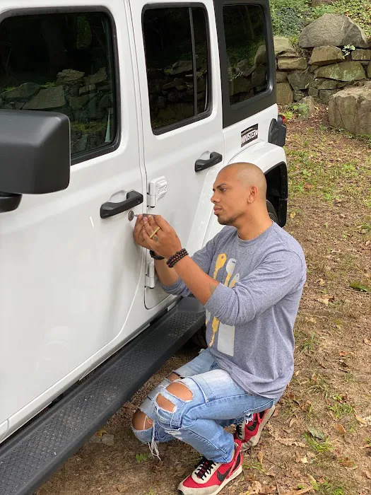 KeyMe Locksmiths Picture 8