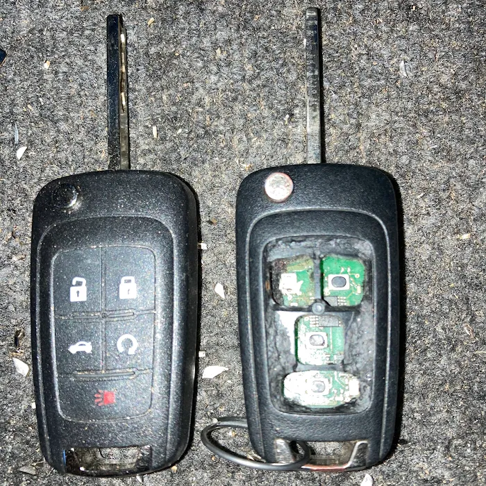 E.B LOCKSMITH SERVICES- CAR KEY MADE LLC Picture 4
