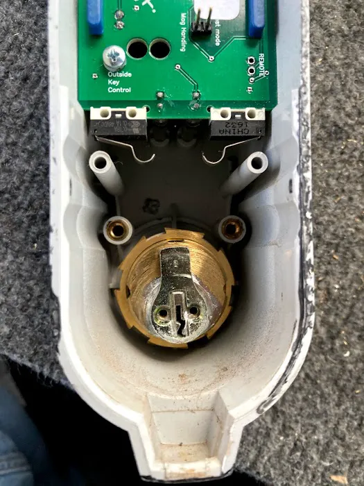 E.B LOCKSMITH SERVICES- CAR KEY MADE LLC Picture 6