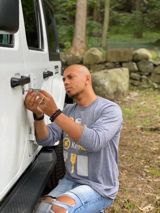 KeyMe Locksmiths Picture 2