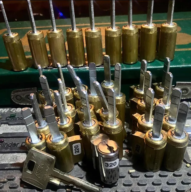 EZ LOCKSMITH Picture 4