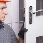 How to Choose Between a Local Locksmith and a National Service