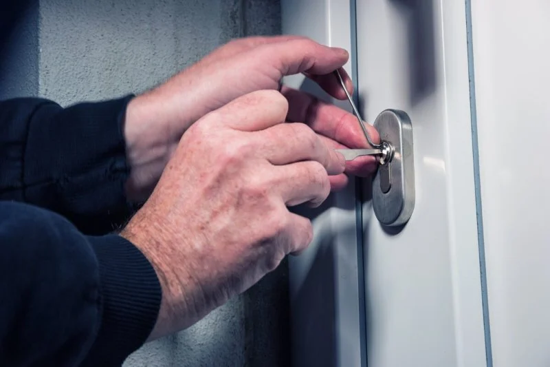 Emergency Locksmith Tips: What to Do If You're Locked Out at Night