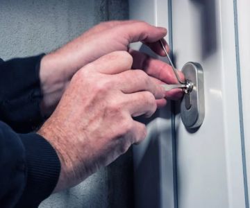 Emergency Locksmith Tips: What to Do If You're Locked Out at Night