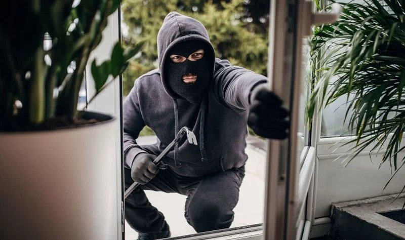 How to Protect Your Home From Burglary While Traveling