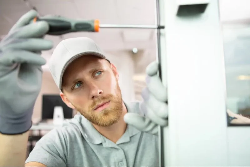 How to Choose the Right Locksmith for Your Lockout Services