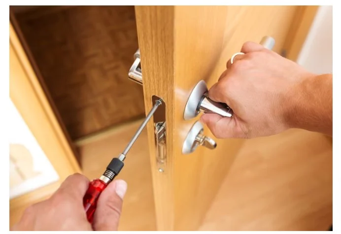 Locksmith Advice for Handling Lockouts Without Causing Damage