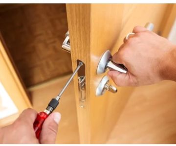 Locksmith Advice for Handling Lockouts Without Causing Damage