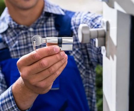 The Risks of Using Locksmith Services Without a License