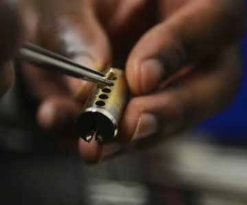 The Benefits of Hiring a Licensed Locksmith for Emergency Situations