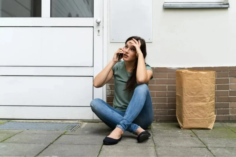 How to Choose a Locksmith with Emergency Availability | Tips for Hiring a Locksmith