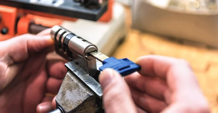 Locksmith Tips for Handling Lockouts During Holidays