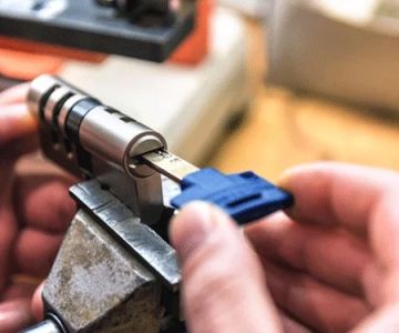 Locksmith Tips for Handling Lockouts During Holidays