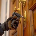 How to Choose a Locksmith with Emergency Availability