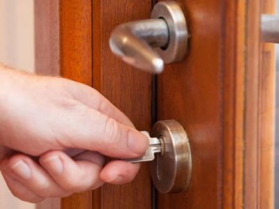 Locksmith Advice for Protecting Your Home from Burglary Attempts