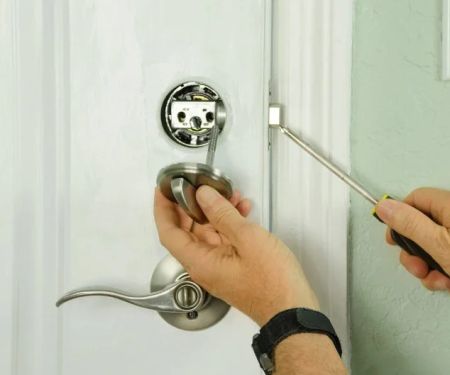 Locksmith Tips for Protecting Your Home While You Are Away