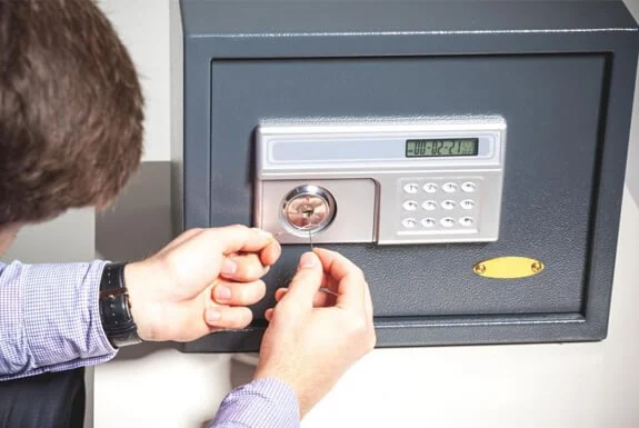 How to Find a Reliable Locksmith for Safe Installation