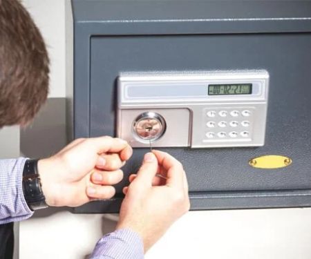 How to Find a Reliable Locksmith for Safe Installation