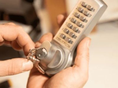 Locksmith Tips for Selecting the Right Locks for Commercial Properties