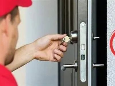 What to Expect When Calling a 24 Hour Locksmith Near Me